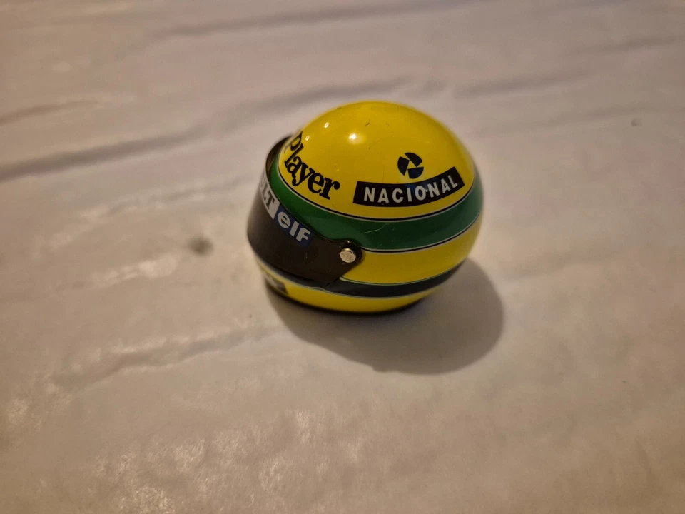 MINICHAMPS 1/8 CLASSIC LOTUS RENAULT 1985 JPS AYRTON SENNA F1 FORMULA 1 HELMET - Image 4 of 4