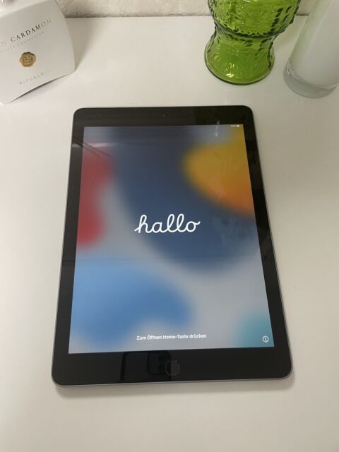 Apple iPad 6. Gen. 32GB, WLAN, Silber mit iCloud Sperre
