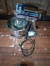 VINTAGE SUNBEAM DELUXE MIXMASTER 12 SPEED MIXER BLACK CHROME w/BOWLS & BEATERS