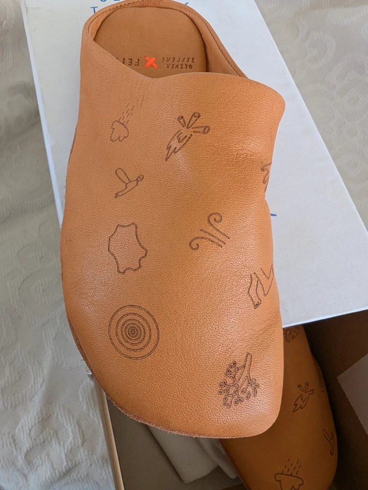 Zapatillas Oliver Jeffer x FEIT de cuero para niños talla EU 32 precio de venta sugerido por el fabricante $300 Foto 4 de 4