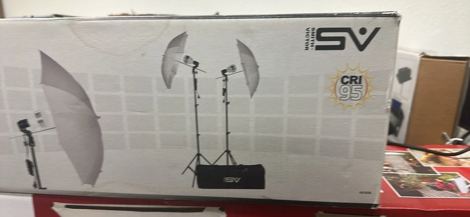 Smith-Victor KT750LED 2-Light Umbrella Kit - Image 3 of 4