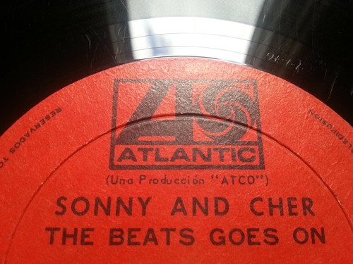 SONNY & CHER THE BEAT GOES ON 1976 UNIQ CVR BLUE BCK CVR MEGARARE CHILEAN PRESS! - Picture 10 of 12