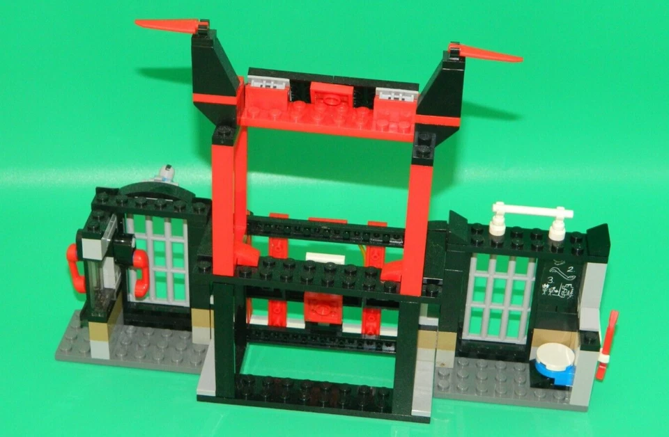 LEGO Ninjago 70591 Kryptarium Prison Breakout, photo 2 of 5