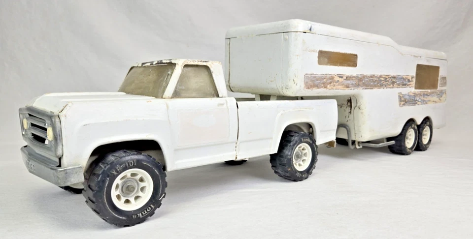 Vintage Tonka "Fifth Wheeler" Dodge Pick-up  Truck & Camper Poorly Overpainted - Image 3 of 4