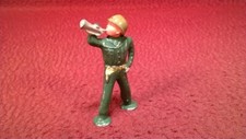 Lot 1 - MANOIL BARCLAY POD FOOT FIGURE - SOLDIER BUGLER - PALE GREEN