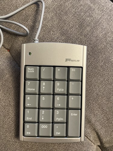 NEW - Targus PAKP004u USB Numeric Keypad with 2-port Hub - Picture 2 of 8