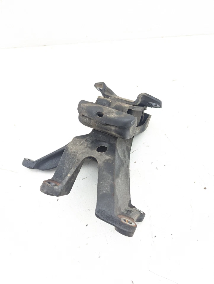 Soporte de montaje de motor para pasajeros Toyota Sequoia 2003-2004 2x2 OEM Foto 3 de 4