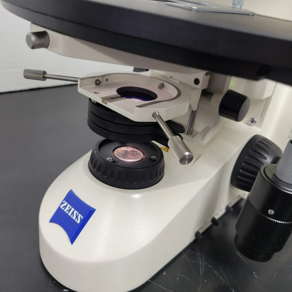 Microscopio Zeiss Axioscopio 2 Mot Plus Motorizado con Cabezal Trinocular Ergo Inclinable Foto 3 de 4