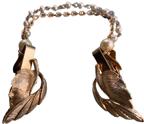 Vintage Costume Jewelry Gold Cape Leaf Pearl Clips Lord of the Rings Similar 8"