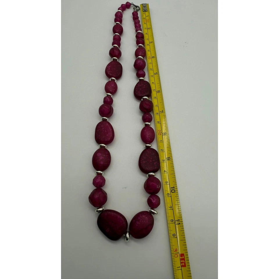 Vintage Faceted Magenta Resin Bead Necklace with Silver Spacers – 22" Long - Image 4 of 4