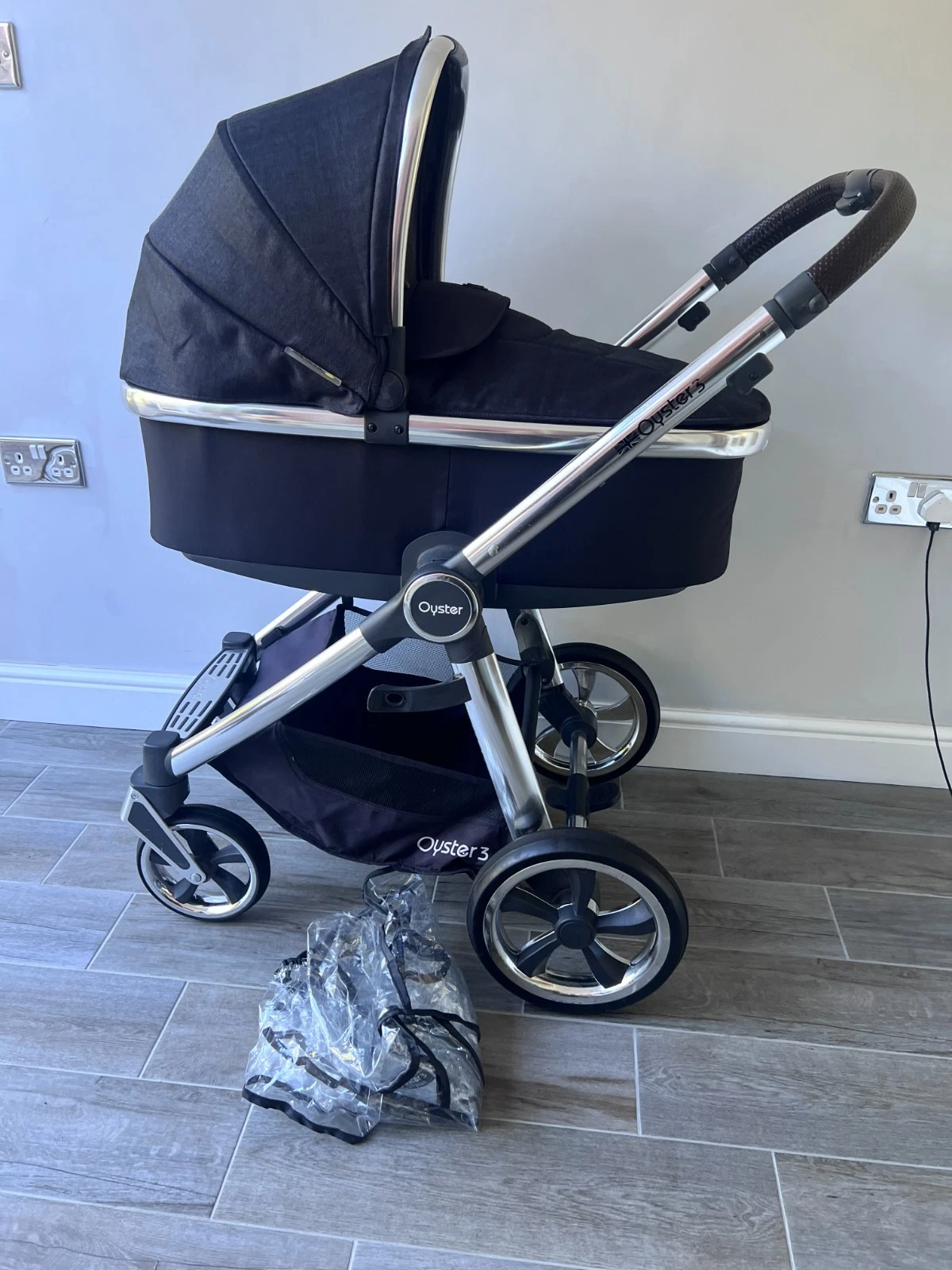 Oyster 3 pram black frame and carrycot + raincover