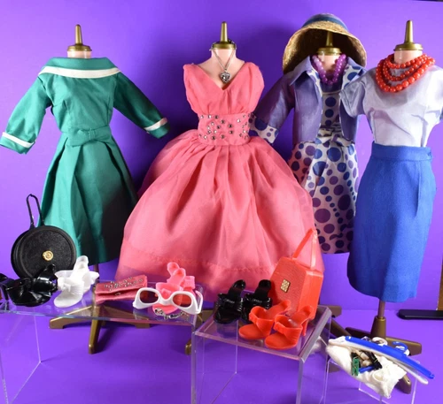 Vintage Deluxe Reading Candy Fashion's With 4 Outfits Accessories Stands 1960’s