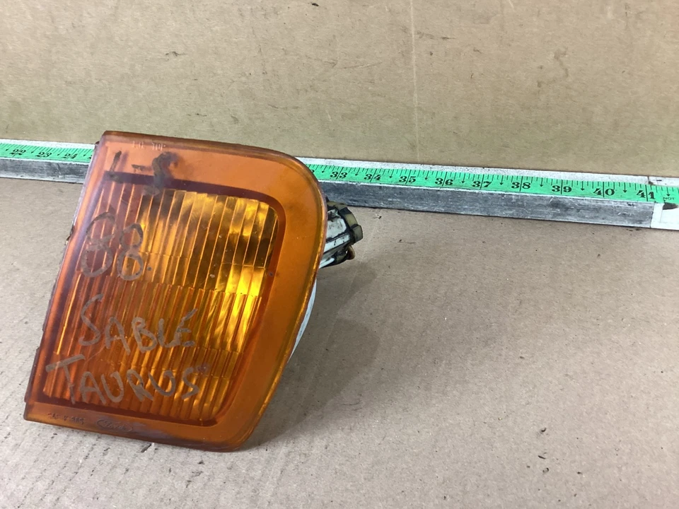 1986 - 1988 年水星貂前左驱动器侧转角转向信号灯原始设备制造商 — 第 3/4 张图片