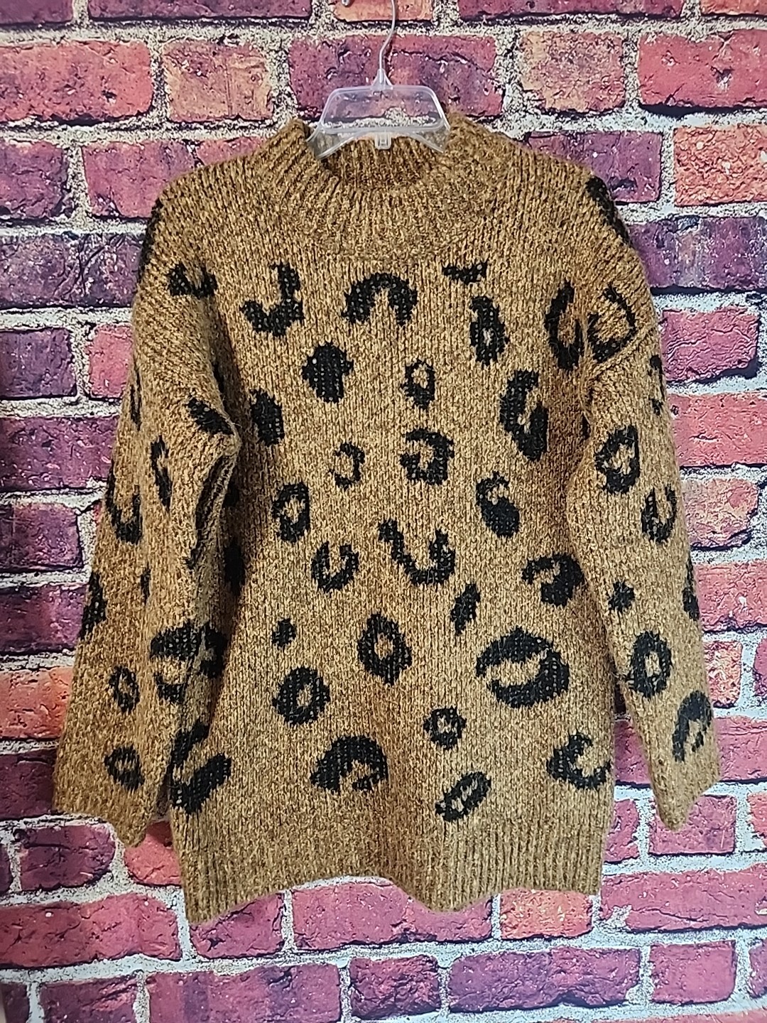 Universal Thread Sz Medium Leopard Print Pullover… - image 1