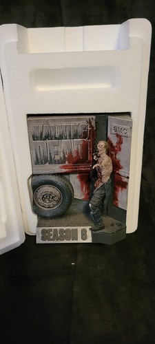The Walking Dead The Complete Sixth Season Limited Edition CIB w/ Zombie Statue - Bild 16 von 21