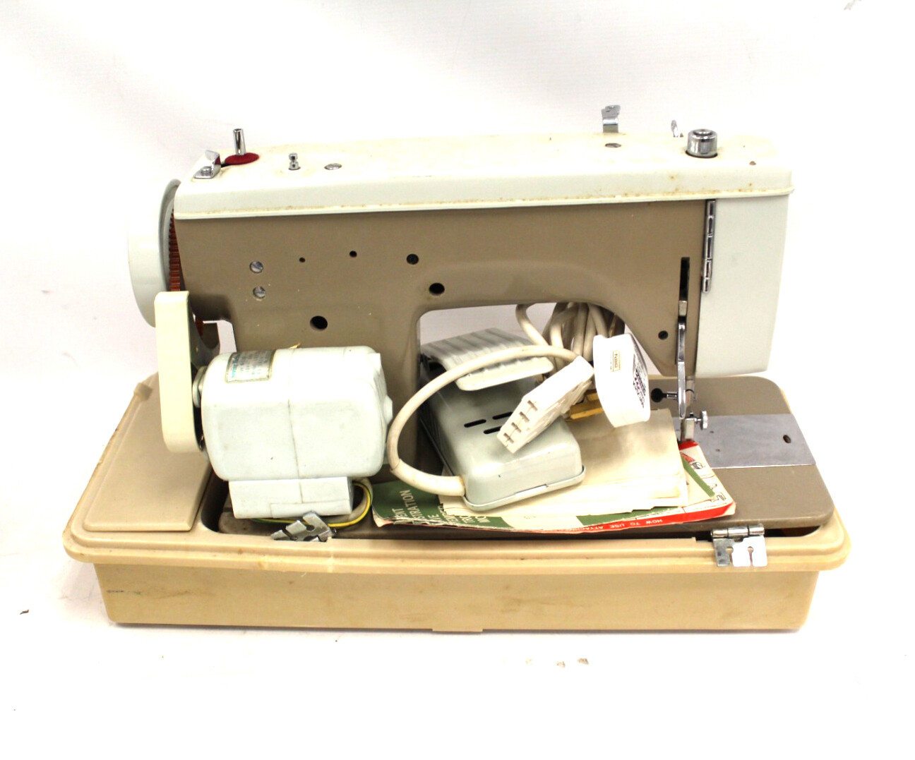 NEW HOME 535 Sewing Machine In White/Beige With Pedal K24 eBay