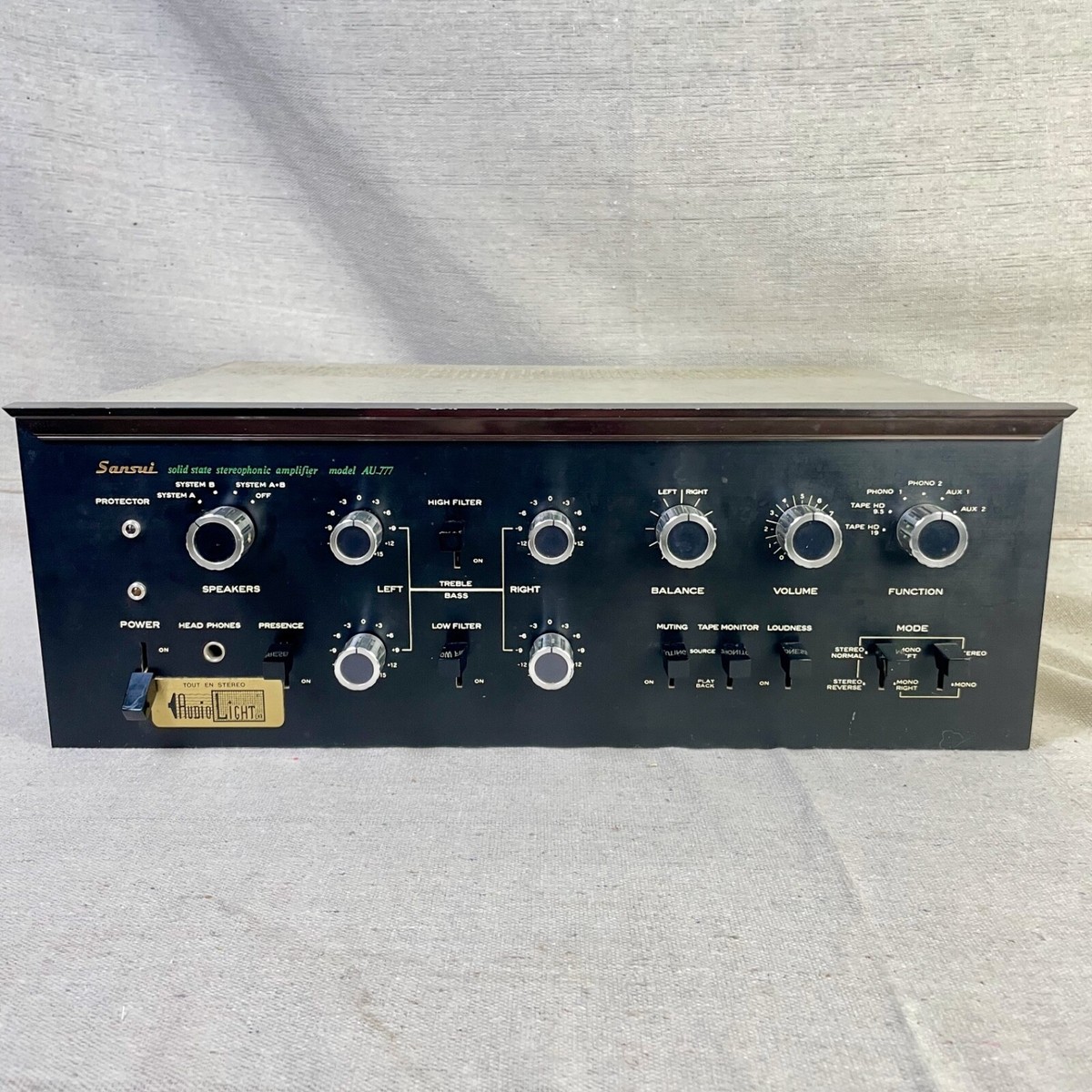 Sansui ステレオアンプ AU-777 Sansui AU-777 Solid State Stereo Integrated Amplifier Japan