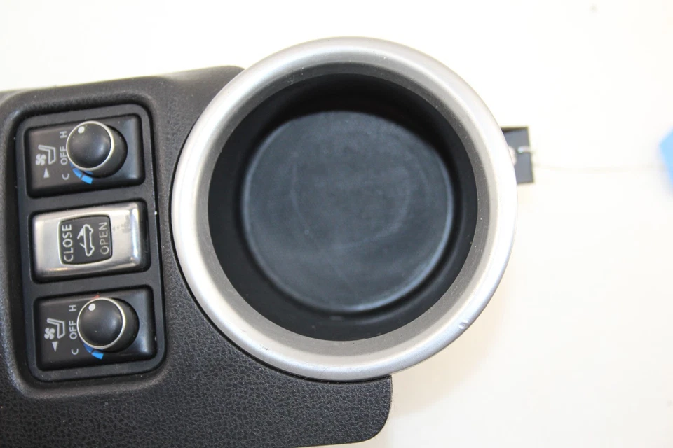 Portavasos convertible Nissan 370z 2010-2020 con controles térmicos/techo OEM DD33 Foto 2 de 4