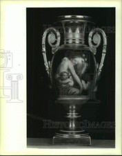 1994 Press Photo A pair of vases at the New Orleans Museum of Art - nob91192