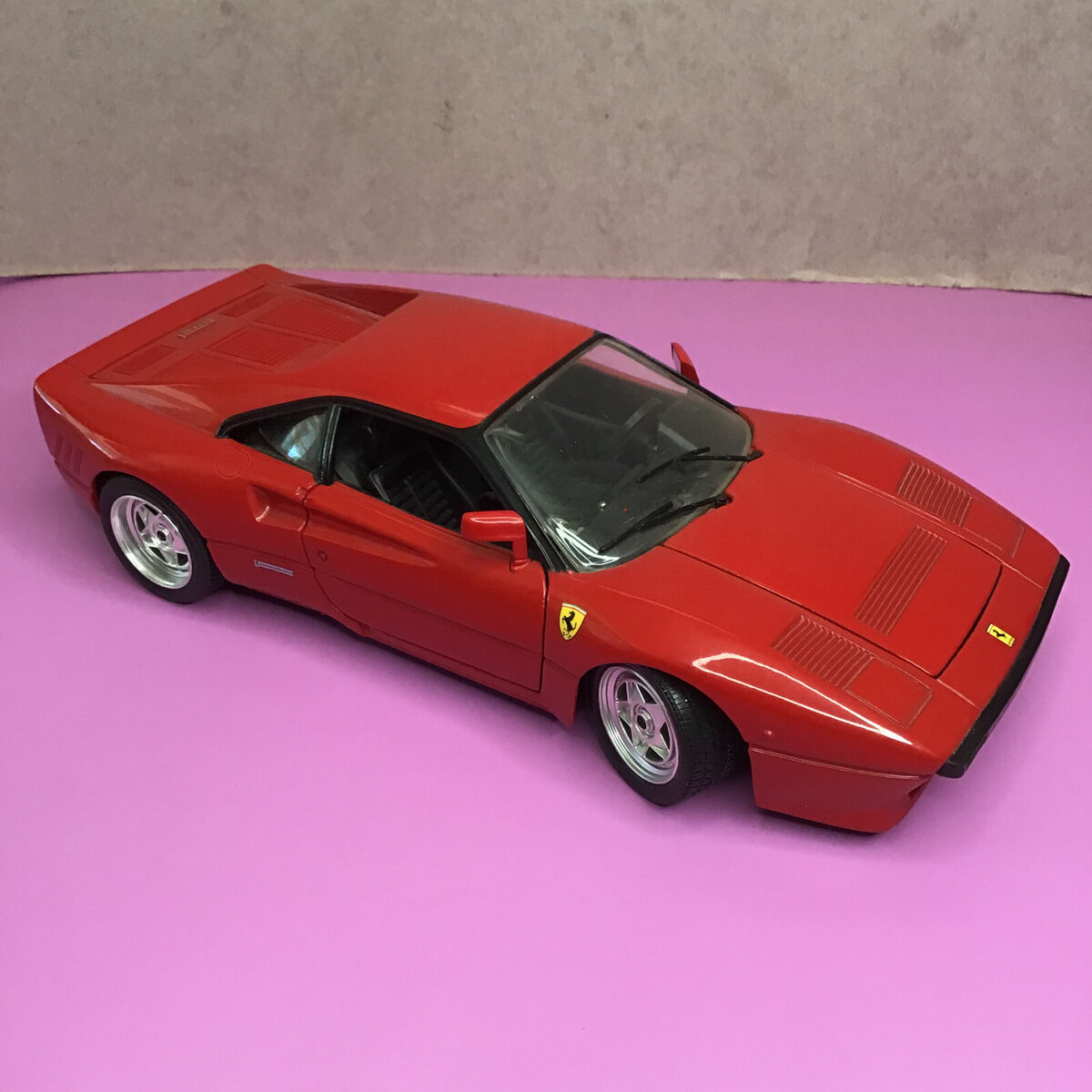 1/18 HOT WHEELS FERRARI 288 GTO RED DIECAST Car COLLECTIBLE 1/18 HOT WHEELS FERRARI 288 GTO RED DIECAST Car COLLECTIBLE