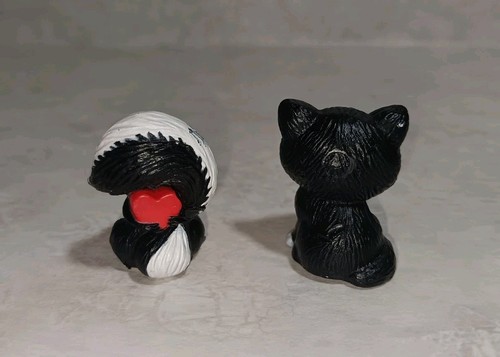 Vtg '85 '84 HALLMARK Merry Miniatures Valentine's Black Cat and Skunk with Heart - Picture 2 of 4