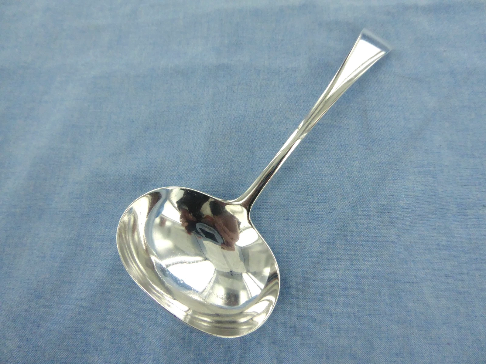 A VINTAGE STERLING SILVER,OLD ENGLISH SAUCE LADLE LONDON 1932.
Opens in a new window or tab