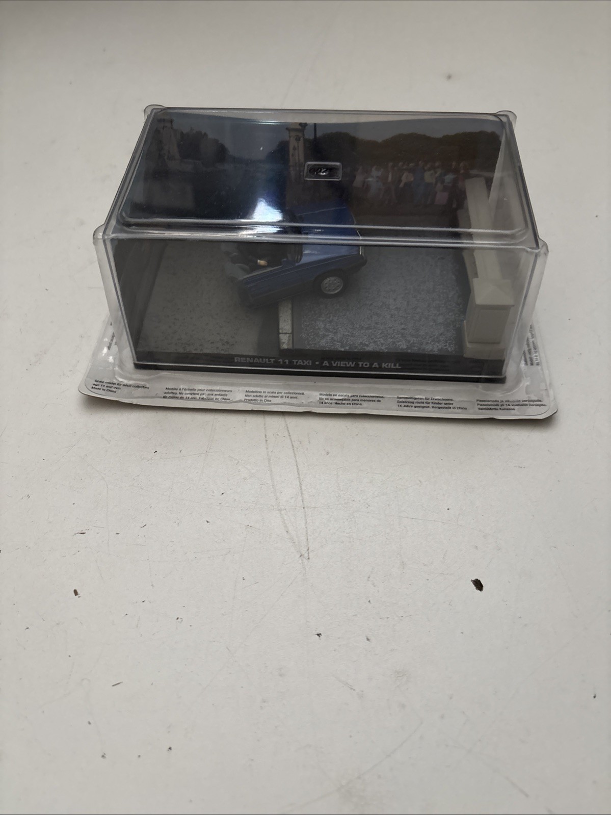 Fabbri James Bond 007 Renault Taxi View To A Kill  Diecast  1/43 Scale