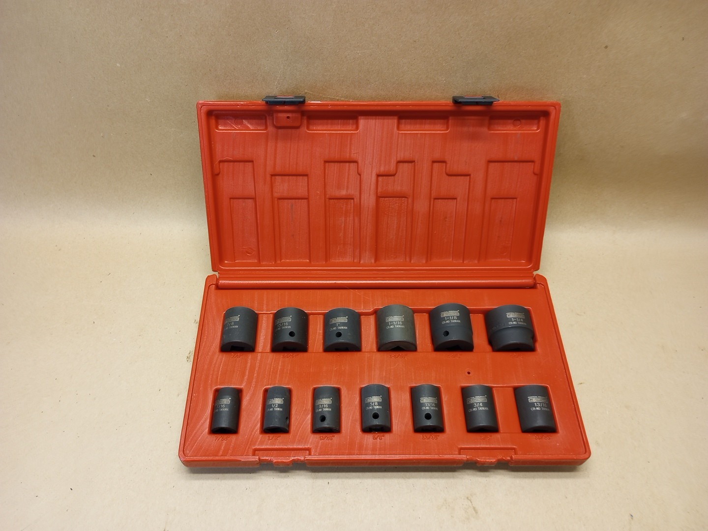Central Pneumatic EarthQuake 3/8" Impacting Air 13pc Socket 