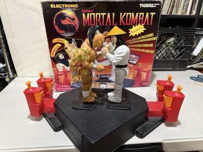 1994 Tiger Electronics Mortal Kombat Rock Em Sock Em Goro vs Raiden With Box