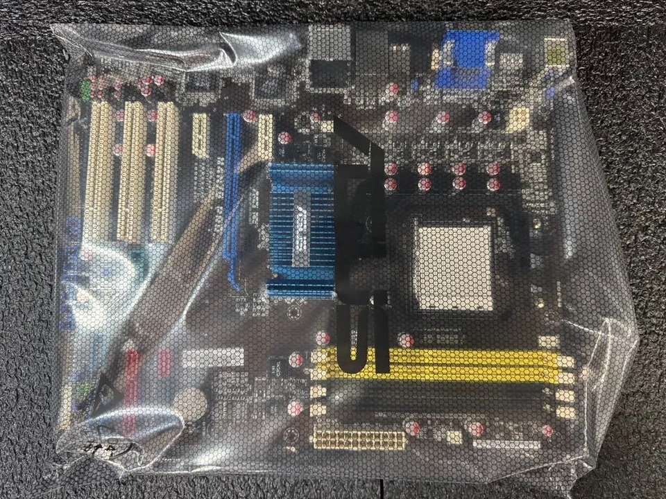 ASUS M4N78 PRO AM3/AM2+ Nvidia GeForce 8300 Chipset AMD Phenom II DDR2 - Image 2 of 4