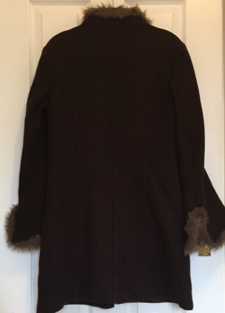 ALTRA Cappotto mango MNG etichetta taglia L (ma più piccolo per adattarsi medio) marrone con finiture in pelliccia sintetica