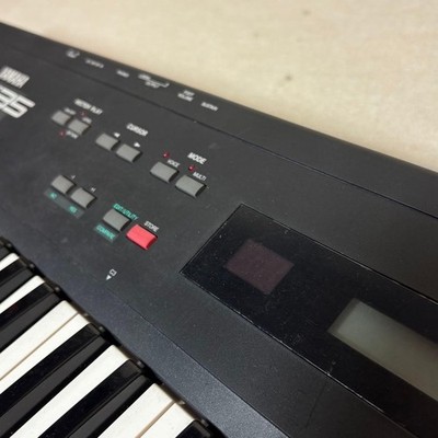 YAMAHA SY35 MUSIC SYNTHESIZER 61-Key DYNAMIC VECTOR SYNTHESIS 64