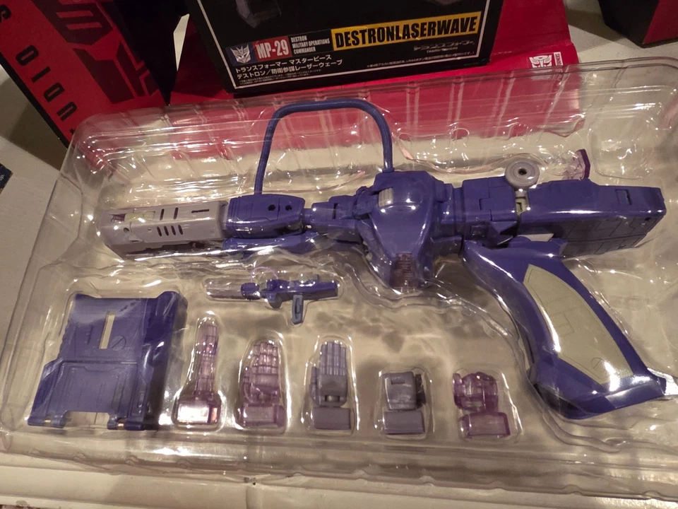 NUEVO Transformers Obra Maestra MP-29 Destron Laserwave Figura de Acción Takara Foto 3 de 4