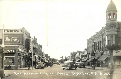 1940s Grafton South Dakota Hill Avenue occupation autos RPPC Postcard 25-12288