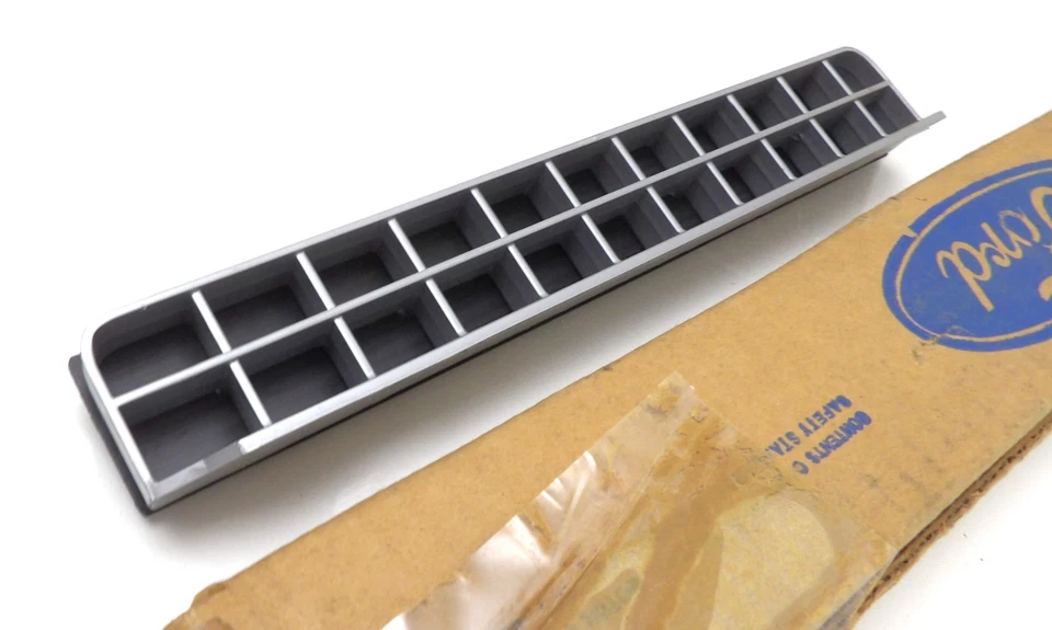 Ford LTD Crown Victoria 1980 sedán Country Squire nuevo de lote trasero rejilla Foto 3 de 4