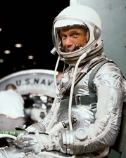 JOHN GLENN MERCURY ASTRONAUT FRIENDSHIP 7 TRAINING - 8X10 NASA PHOTO (AA-531)