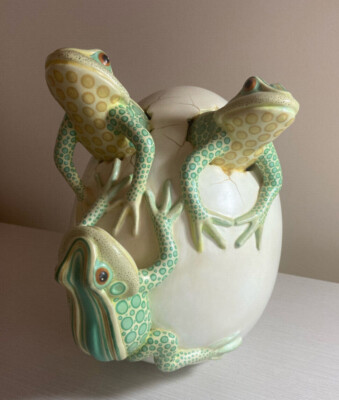 ◆ SERGIO BUSTAMANTE ceramic object ◆ SERGIO BUSTAMANTE Art Large Ceramic Egg Hatching 3 Frogs Sculpture
