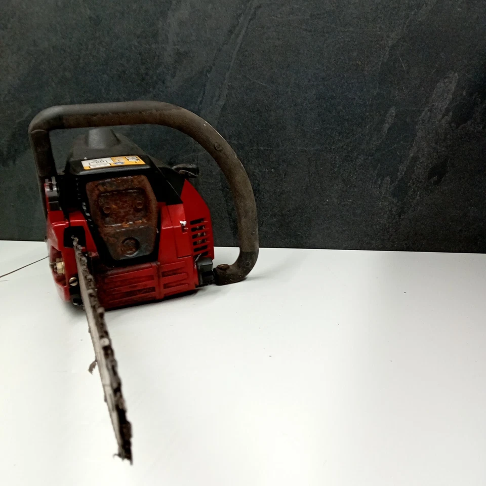 Jonsered CS2138 Chainsaw – Starts & Runs – Chain Brake Handle Missing - Image 4 of 4