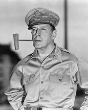 GENERAL DOUGLAS MacARTHUR -  8X10 PHOTO (EP-726)