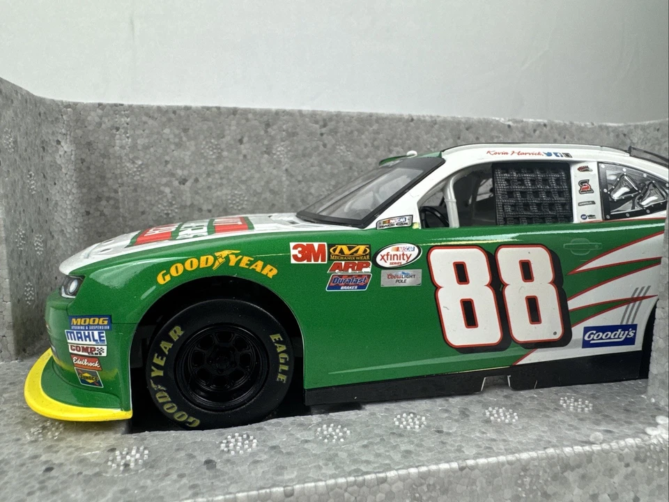 Lionel Racing NASCAR #88 Kevin Harvick Escala 1:24 Die Cast Réplica NUEVO Foto 3 de 4