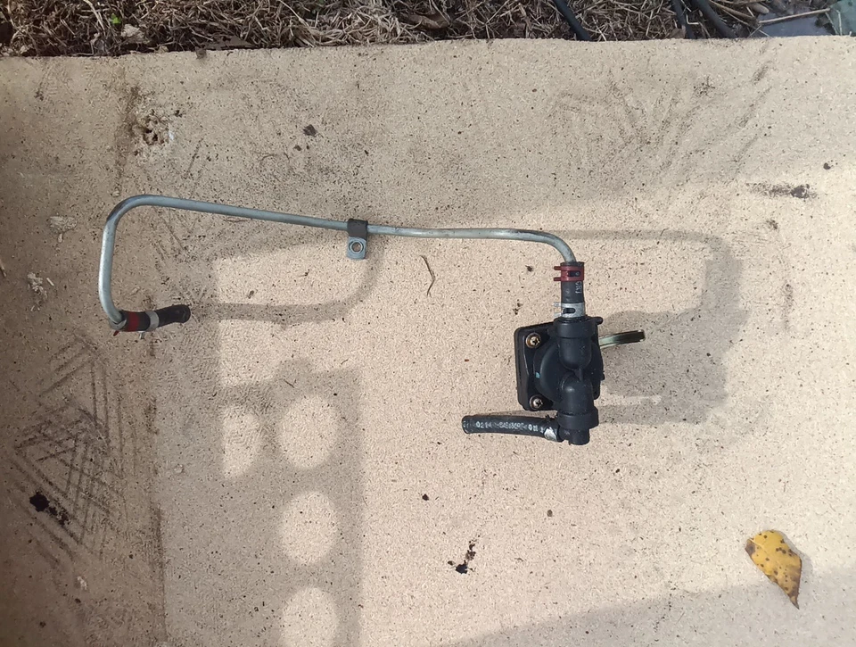 KOHLER COMMAND CV491 FUEL PUMP 12 559 02-S - Image 2 of 2