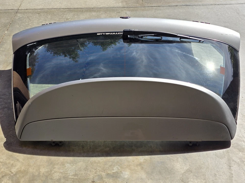 Escotilla trasera Saab 9-2x 2005-2006, solo camioneta plateada Foto 3 de 4
