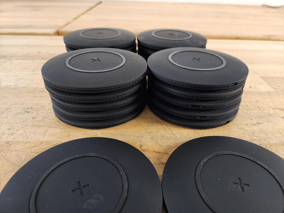 LOTE de 23 - TYLT Shield Cargador Inalámbrico Pad Estación de Carga Inalámbrica Qi-Negro Foto 2 de 4