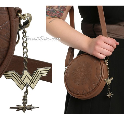 Bolso Bandolera Cartera con Licencia WONDER WOMAN PELÍCULA DC Comics SHIELD Con Dije "W"  - Imagen 1 de 6