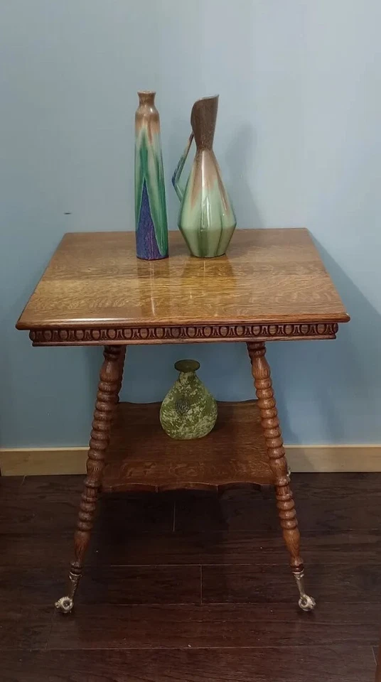 Antigua mesa de salón centro de entrada con bola y garra de vidrio Foto 2 de 4