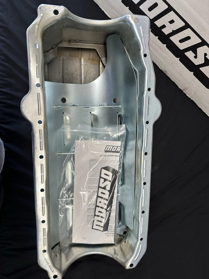 Moroso 21017 发动机油盘后油箱 7 夸脱 8.25 英寸深小块适用于雪佛兰 — 第 2/3 张图片