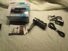 Samsung HMX-Q10 HD Camcorder Ultra Compact with 10x Optical Zoom, Bundle