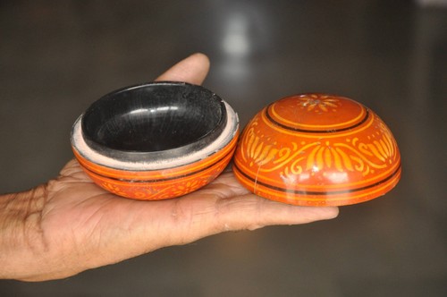 Vintage Holz gelb & orange runde handgefertigte Lackpulver/Pillendose - Bild 5 von 7
