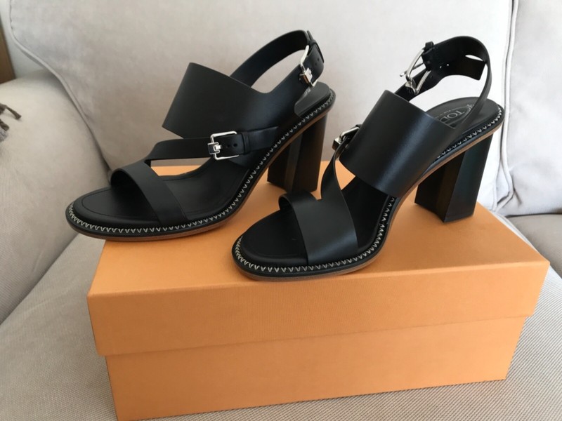 NIB Tod's Donna Sandal T90 YE Fibbie Nero (Black)  size 38