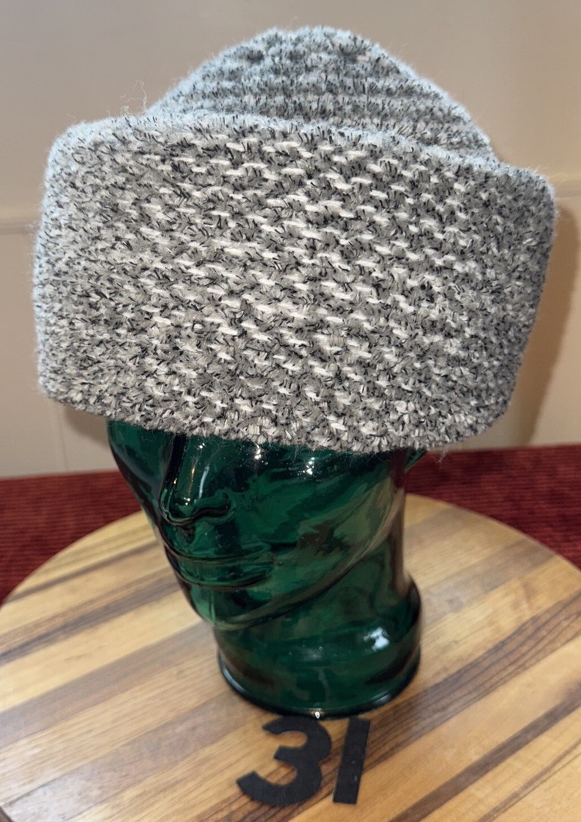 NWOT GRAY KNIT ACRYLIC BEANIE, MADE IN ITALY! CUTE! 31 | eBay display picture 2